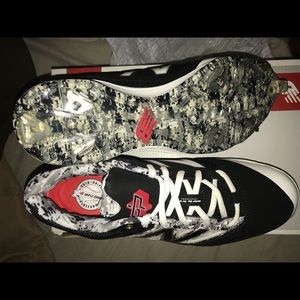 Baseball shoes